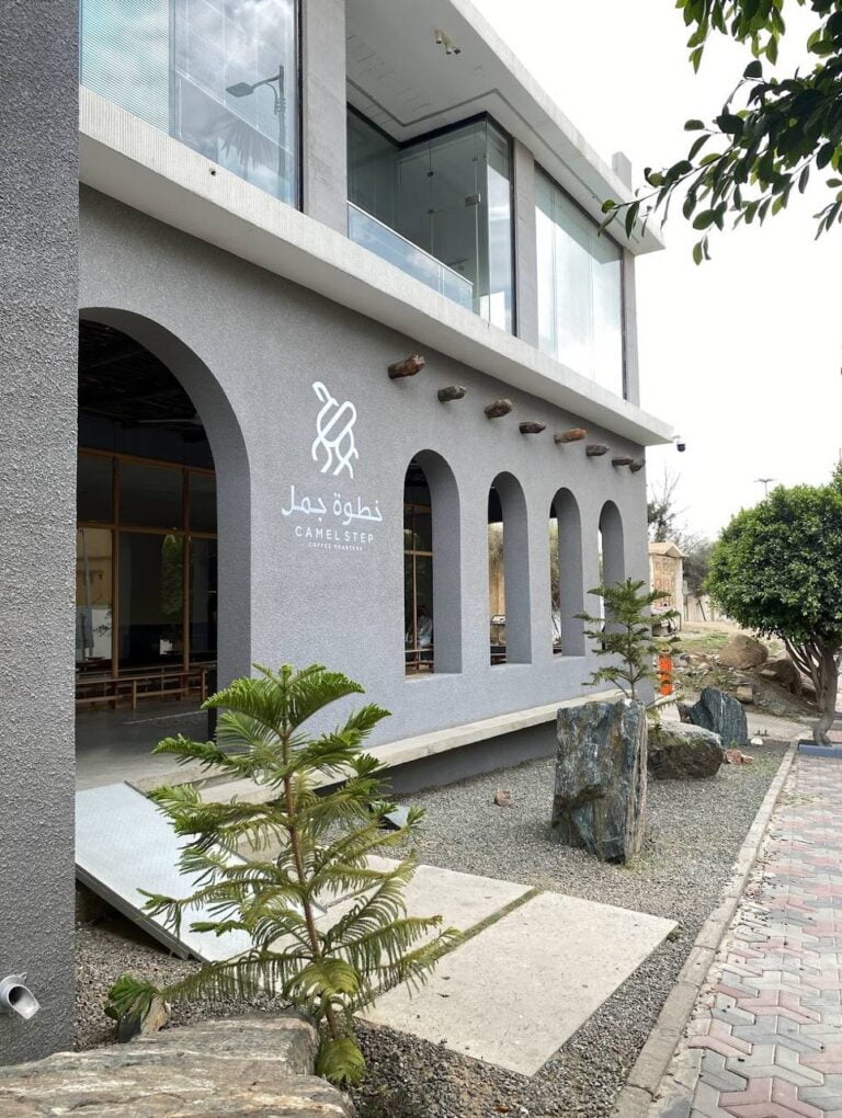 كافيه خطوة جمل أبها (السعر + المنيو + الموقع + أراء الناس)